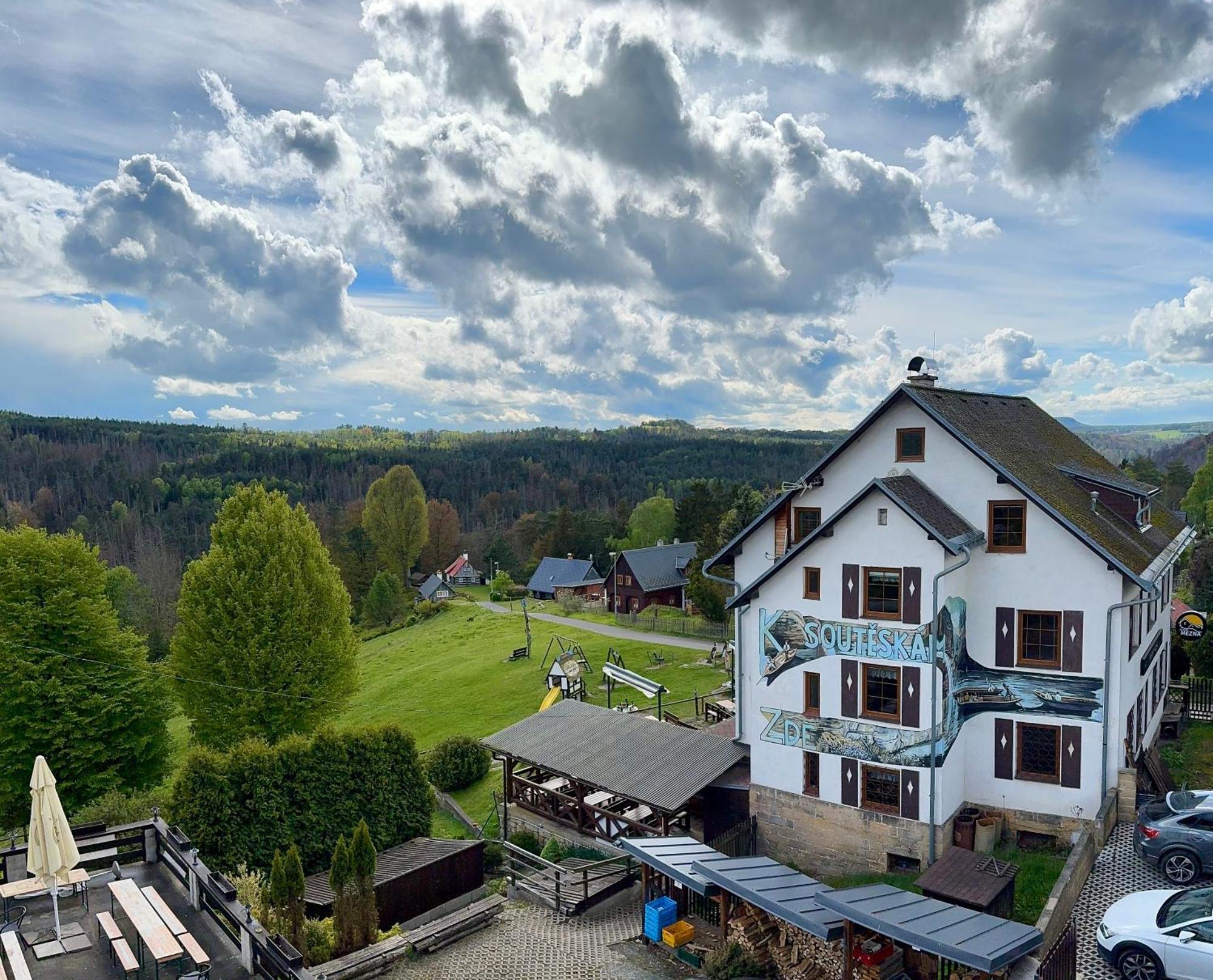 Resort Mezna Хренско Экстерьер фото